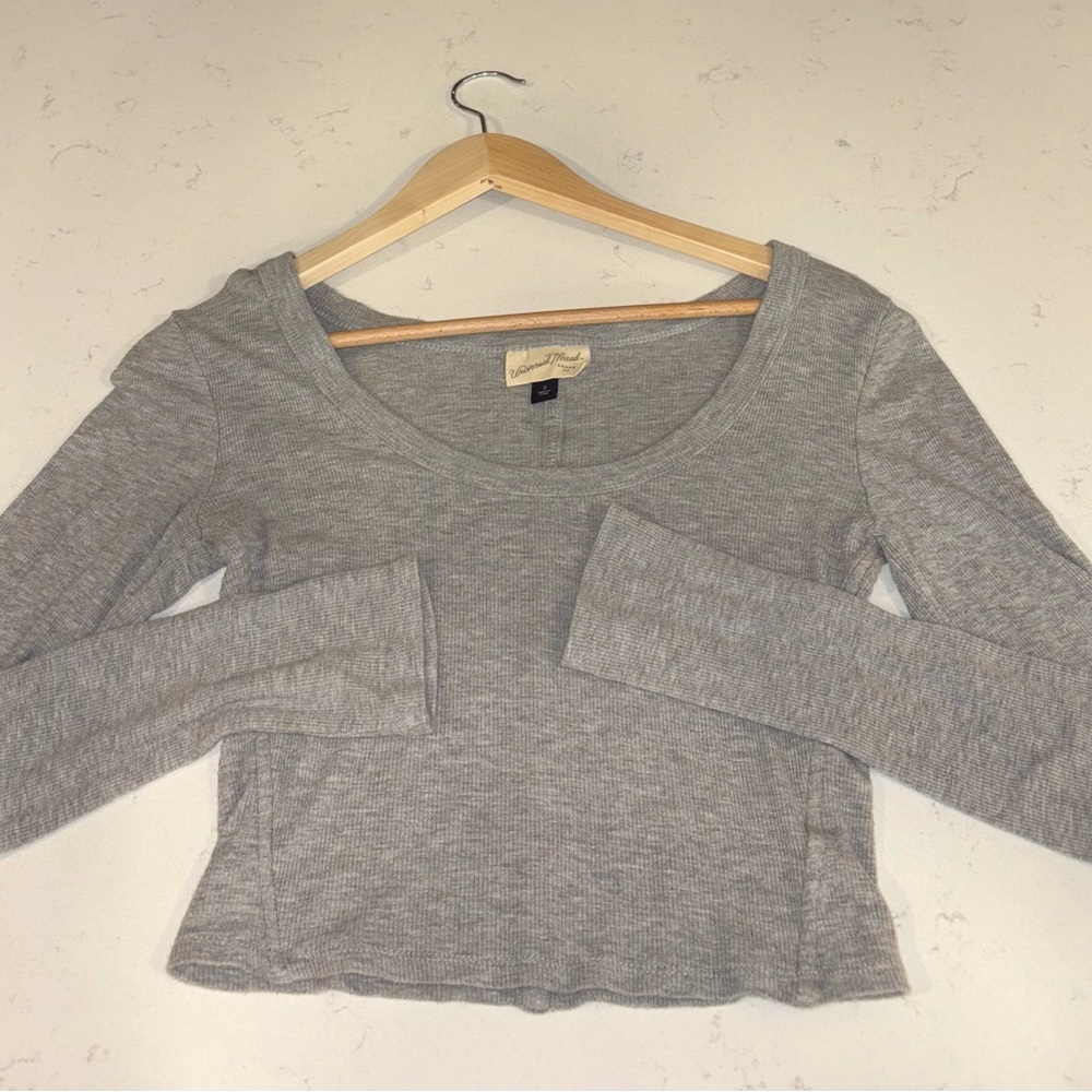 Small Universal Thread Ribbed Crop Top